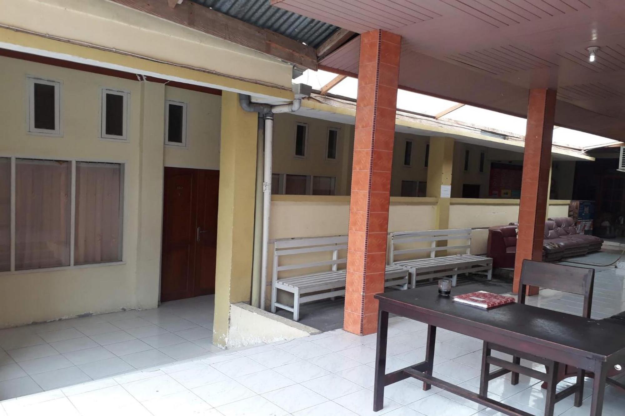 Oyo 94112 Homestay Ananda Luwuk Exterior foto