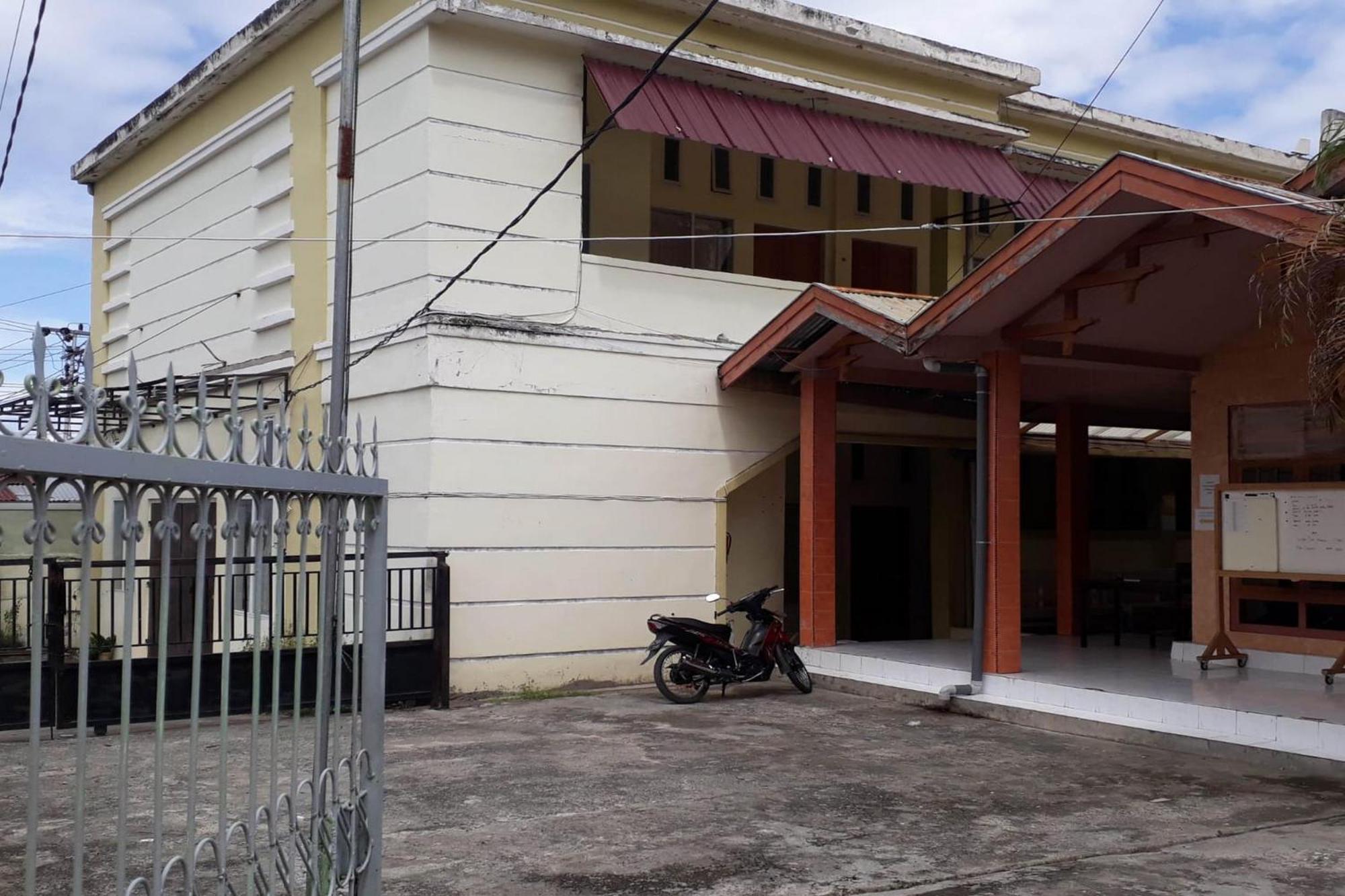 Oyo 94112 Homestay Ananda Luwuk Exterior foto